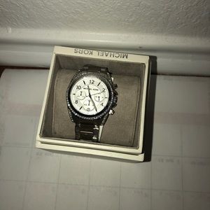 MK women watch
